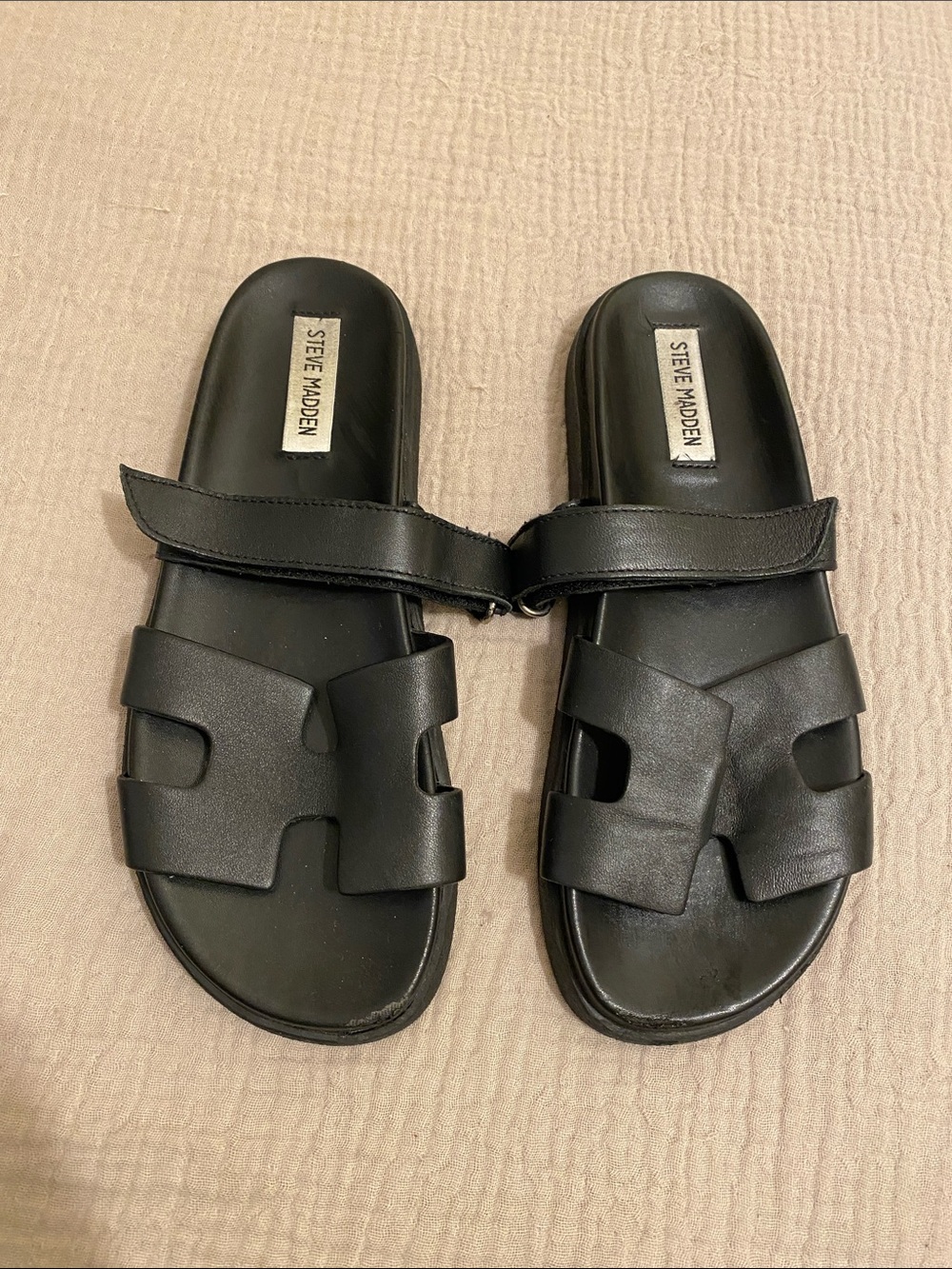 Steve Madden Black Leather Strap Slide Sandals. Size 8